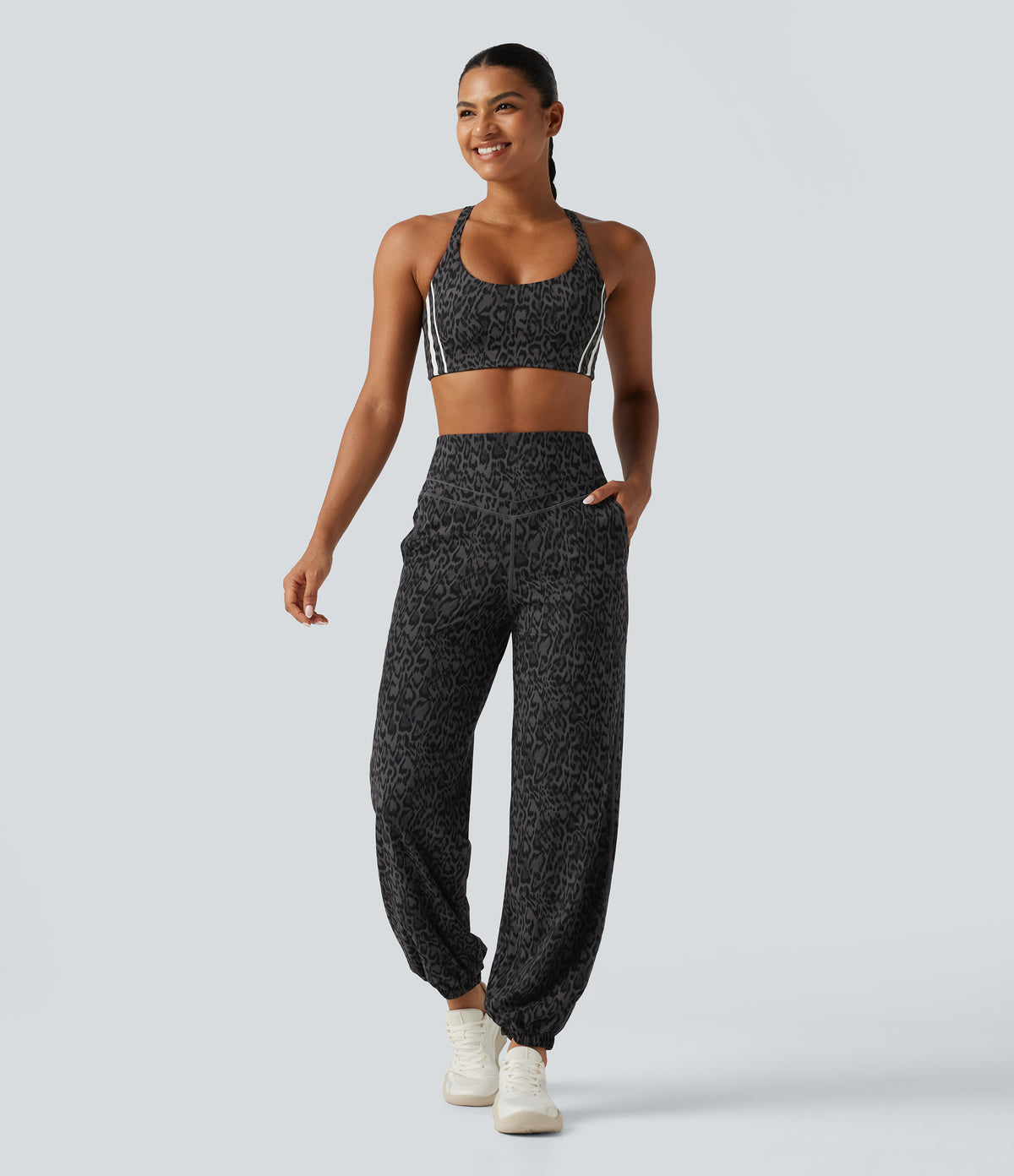 Joggery w panterkę z wysokim stanem – Ciemna panterka